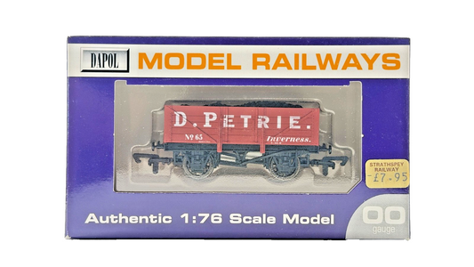 DAPOL 00 GAUGE - D PETRIE OF INVERNESS PLANK WAGON NO.65 (LIMITED EDITION)