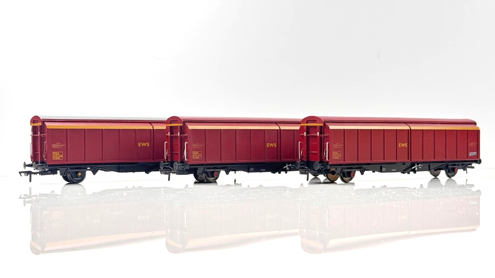 BACHMANN 00 GAUGE - RAKE OF 3 EWS MAROON GOLD VGA CLOSED VAN WAGONS - UNBOXED