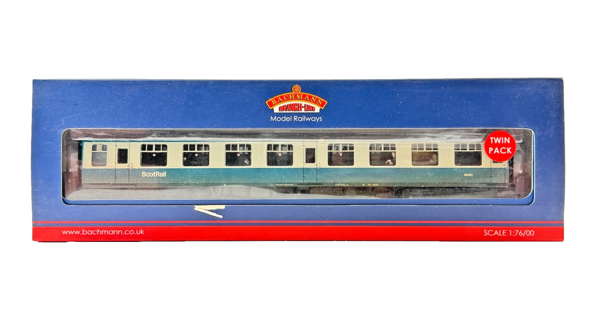 BACHMANN OO GAUGE - 39-004 - MK1 COACH PACK BR BLUE GREY SCOTRAIL (& PASSENGERS)