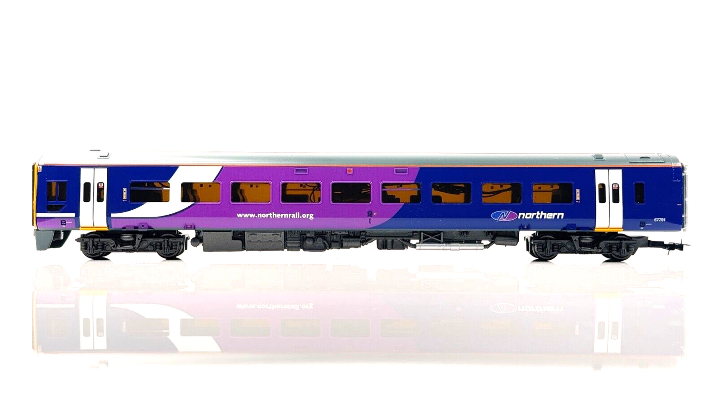 BACHMANN 00 GAUGE - 31-514 - CLASS 158 DMU 2 CAR NORTHERN RAIL - DCC FITTED