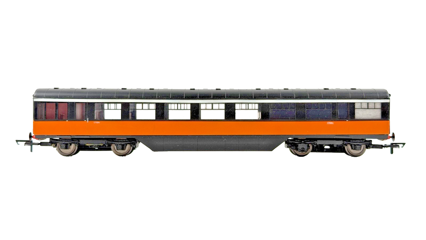 SILVER FOX MODELS OO GAUGE - IRISH RAIL ORANGE MOTORISED BUT CLASS 700 RAILCAR