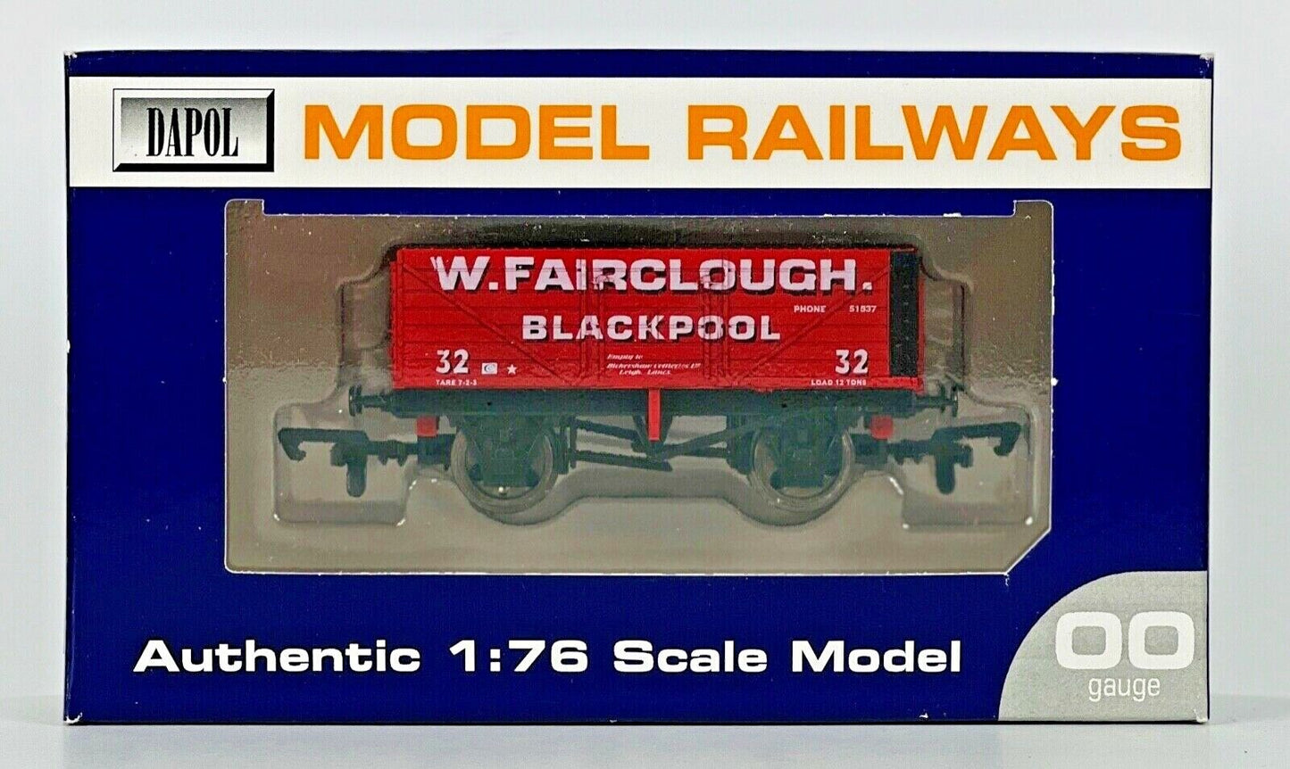 DAPOL 00 GAUGE - W.FAIRCLOUGH BLACKPOOL 8 PLANK WAGON NO.32 (LIMITED EDITION)