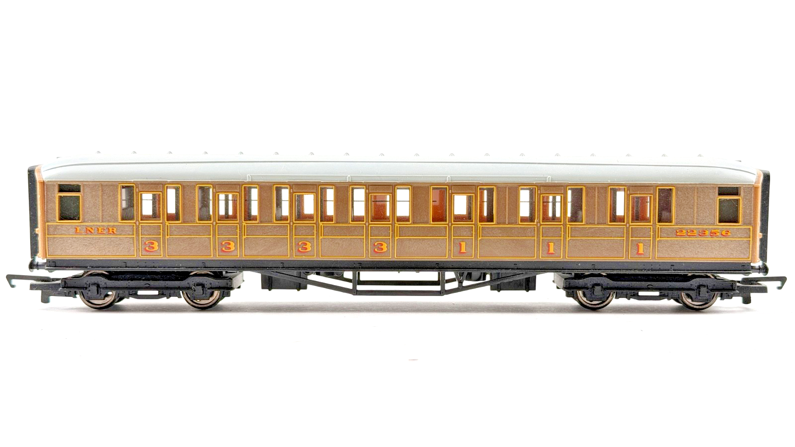 HORNBY OO GAUGE RAKE OF 3 LNER TEAK GRESLEY PASSENGER COACHES UNBOXED