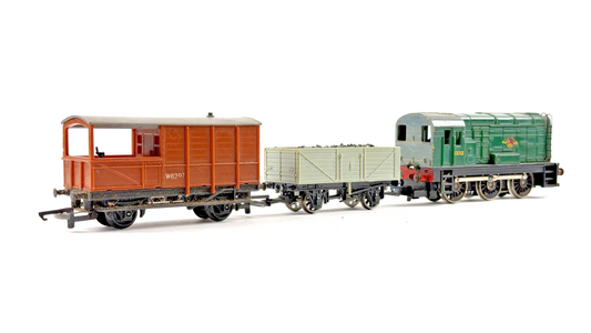 HORNBY OO GAUGE BR GREEN CLASS 08 DIESEL SHUNTER 13012 & WAGON RAKE UNBOXED