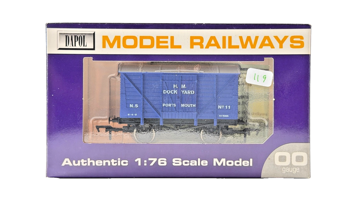 DAPOL 00 GAUGE - HM ROYAL NAVY DOCKYARD PORTSMOUTH VENT VAN 11 (LIMITED EDITION)