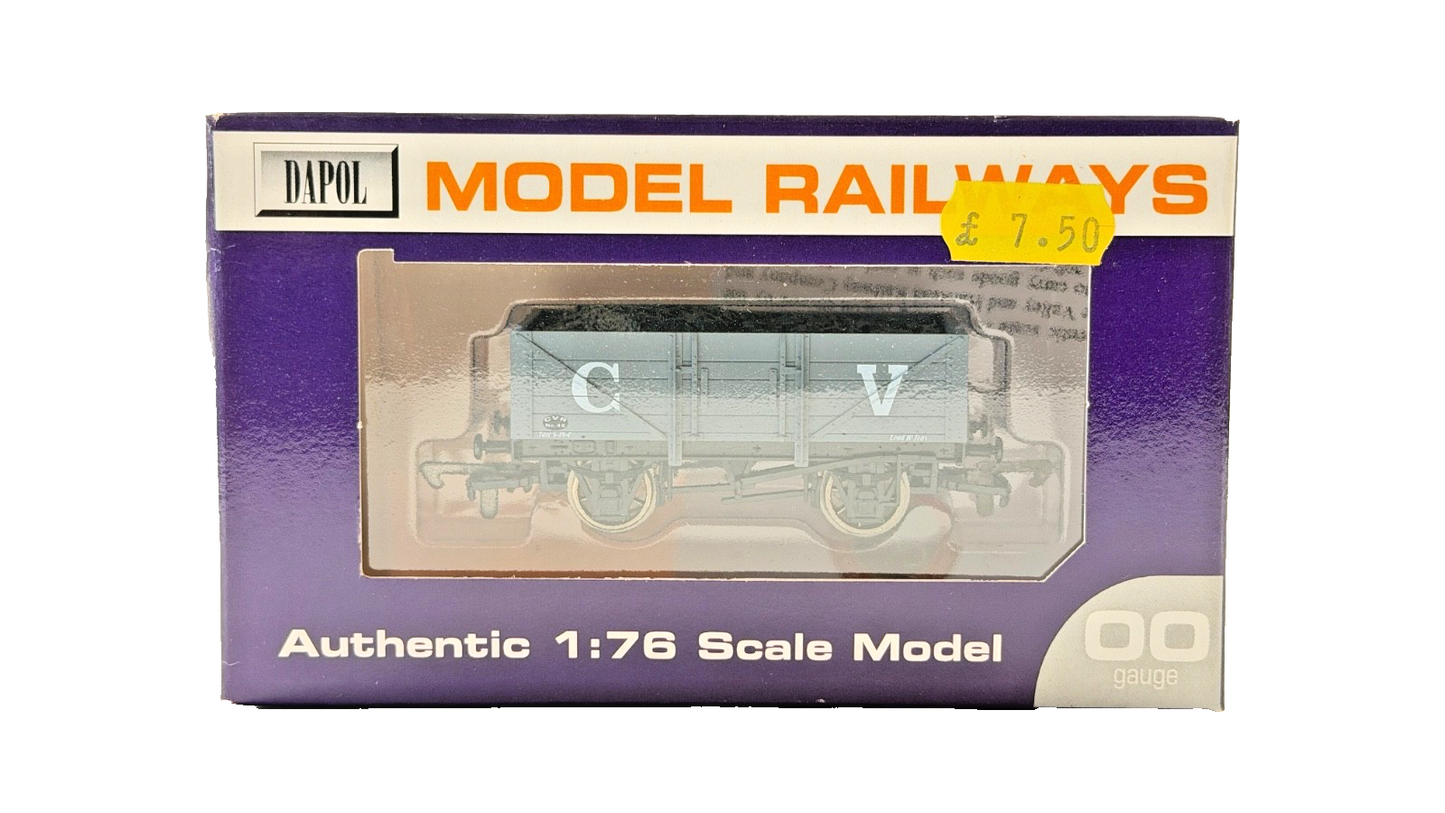 DAPOL 00 GAUGE - COLNE VALLEY LINE GREY PLANK WAGON CVR NO.46 (LIMITED EDITION)