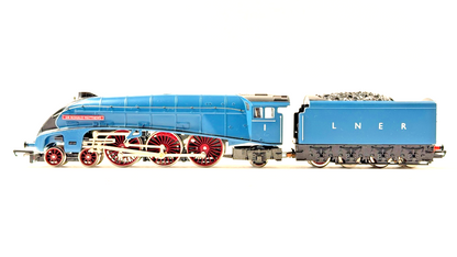 HORNBY 00 GAUGE - R649 - LNER CLASS A4 SIR RONALD MATTHEWS PRESENTATION PACK