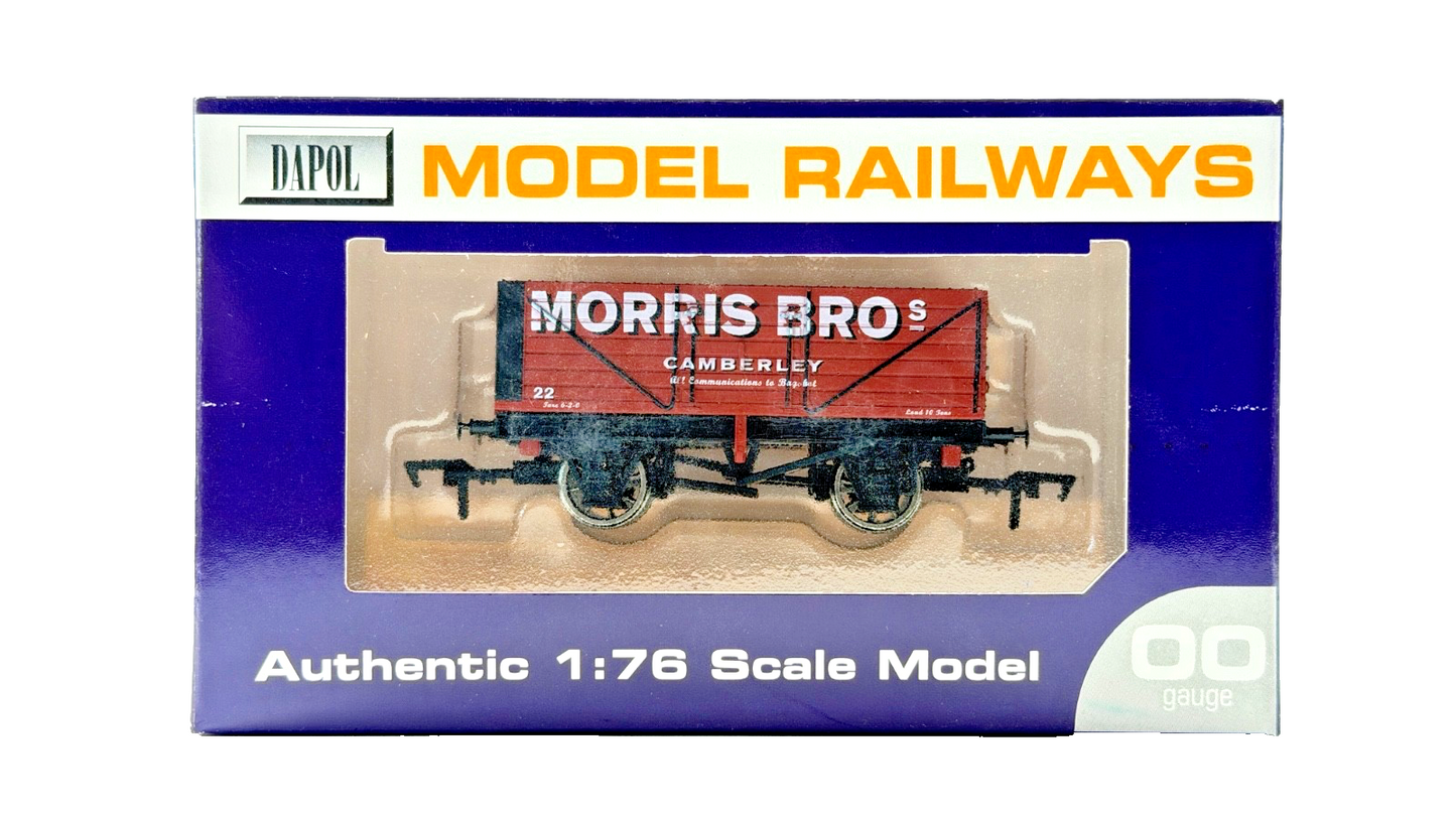DAPOL 00 GAUGE - MORRIS BROTHERS CAMBERLEY PLANK WAGON NO.22 (LIMITED EDITION)