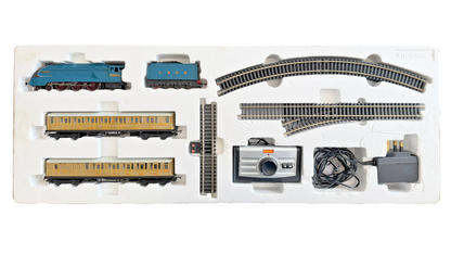 HORNBY 00 GAUGE - R1129 - BLUE STREAK PEREGRINE CLASS A4 TRAIN SET COMPLETE