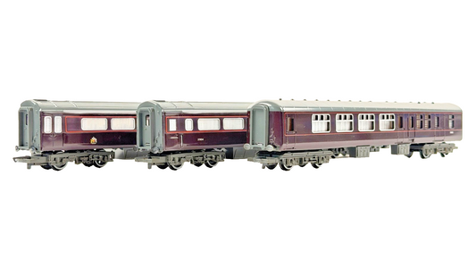 HORNBY 00 GAUGE - RAKE OF 3 ROYAL TRAIN PASSENGER COACHES UNBOXED