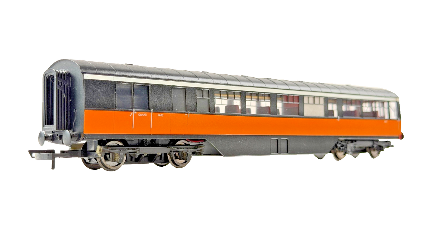 SILVER FOX MODELS OO GAUGE - IRISH RAIL ORANGE AEC CLASS 600 RAILCAR 2 CAR SET