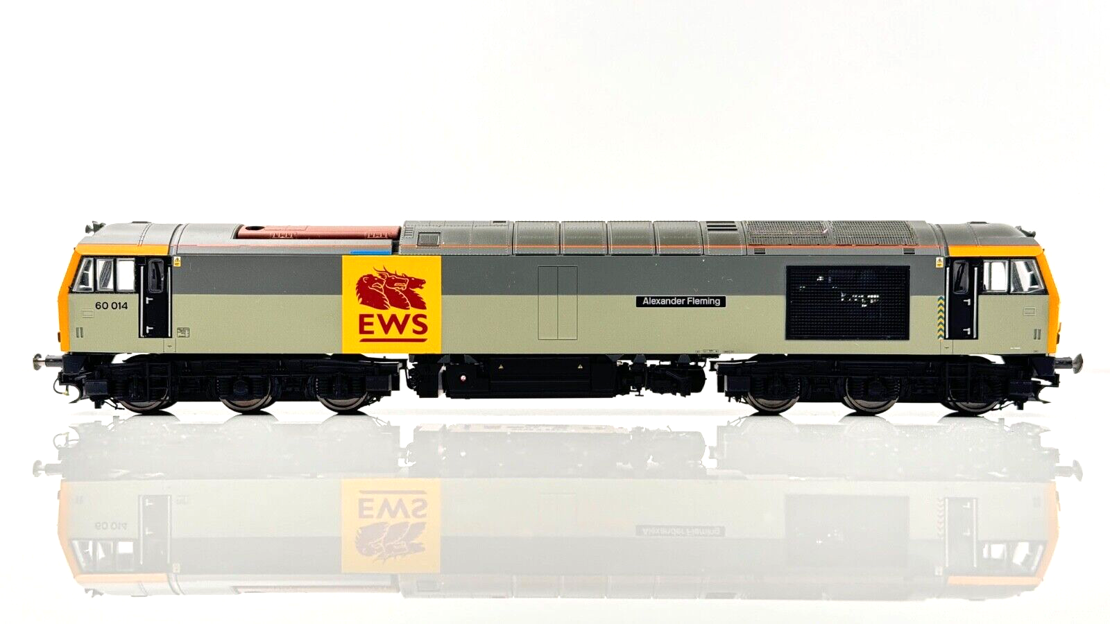 HORNBY 00 GAUGE - R2639 - CLASS 60 DIESEL EWS TRAINLOAD ALEXANDER FLEMING BOXED