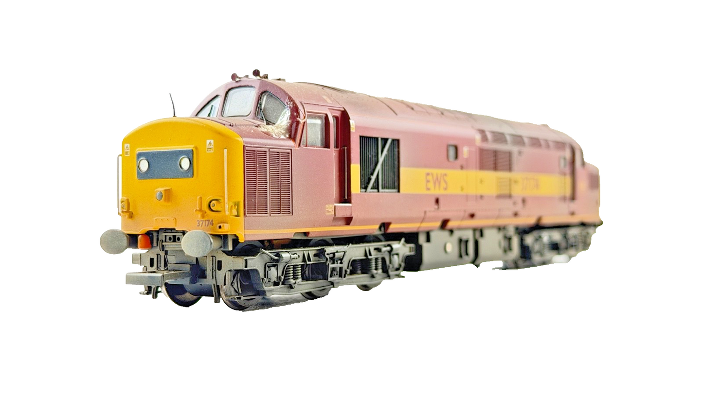 NQP BACHMANN 00 GAUGE - 32-786 - CLASS 37 DIESEL 37174 EWS DOMINO HEADCODE (W)