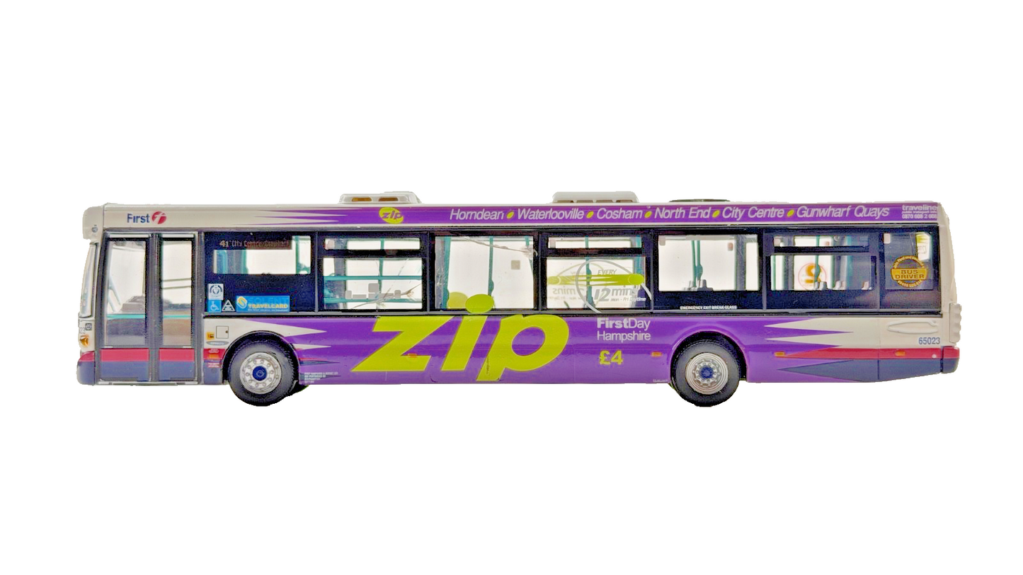 CMNL UKBUS 7004 1/76 SCALE - SCANIA OMNICITY FIRST HAMPSHIRE 'ZIP' BUS UNBOXED