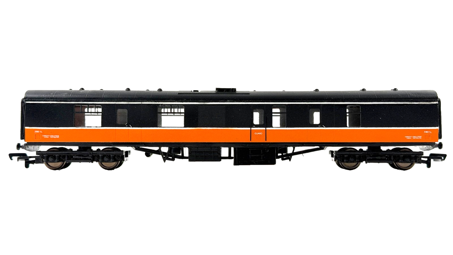 SILVER FOX MODELS OO GAUGE - IRISH RAIL BLACK OVER ORANGE GSV EX BSK COACH 3180