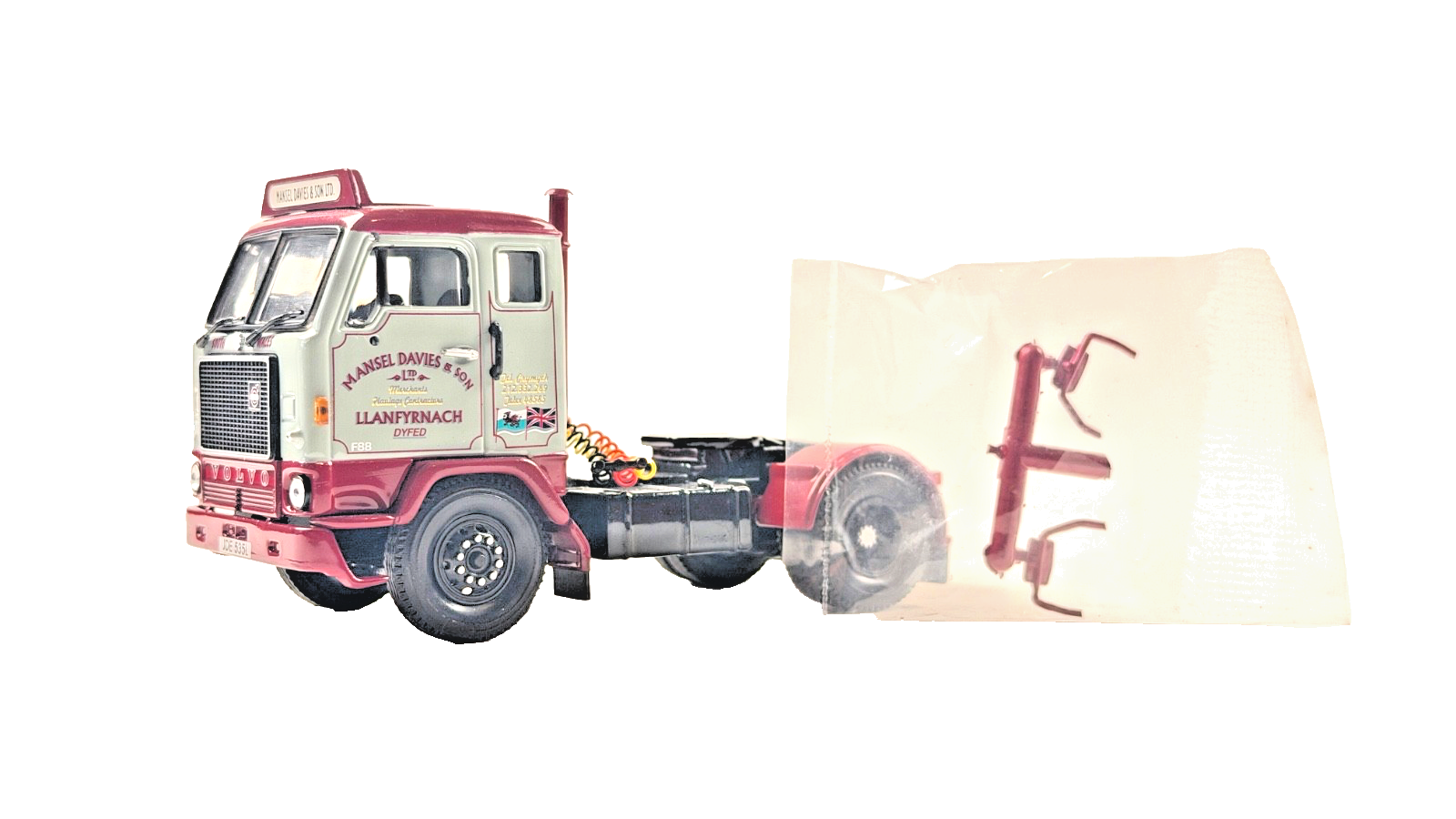 CORGI 1/50 SCALE CC13108 MANSEL DAVIES DYDED VOLVO F88 4X2 TRACTOR UNIT UNBOXED