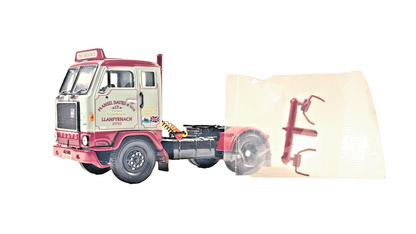 CORGI 1/50 SCALE CC13108 MANSEL DAVIES DYDED VOLVO F88 4X2 TRACTOR UNIT UNBOXED