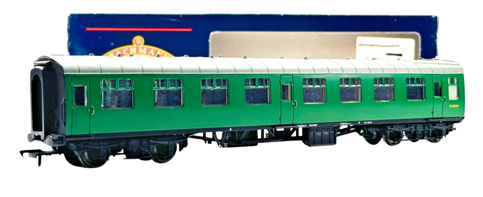 BACHMANN 00 GAUGE - 39-028C - BR MK1 CORRIDOR SK SOUTHERN GREEN COACH - BOXED