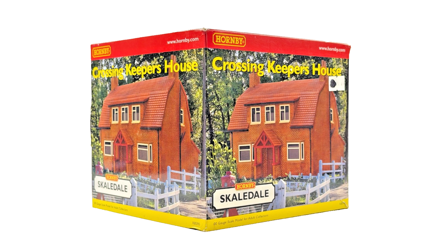 HORNBY OO GAUGE SKALEDALE - R8590 - CROSSING KEEPERS HOUSE - BOXED