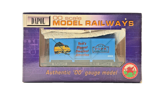 DAPOL 00 GAUGE - YORK'S BIGGEST SMALLEST ATTRACTION VAN WAGON (LIMITED EDITION)