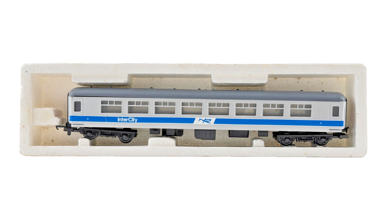 LIMA OO GAUGE - NIR NORTHERN IRISH INTERCITY REFINISHED LIGHT GREY COACHES X 3