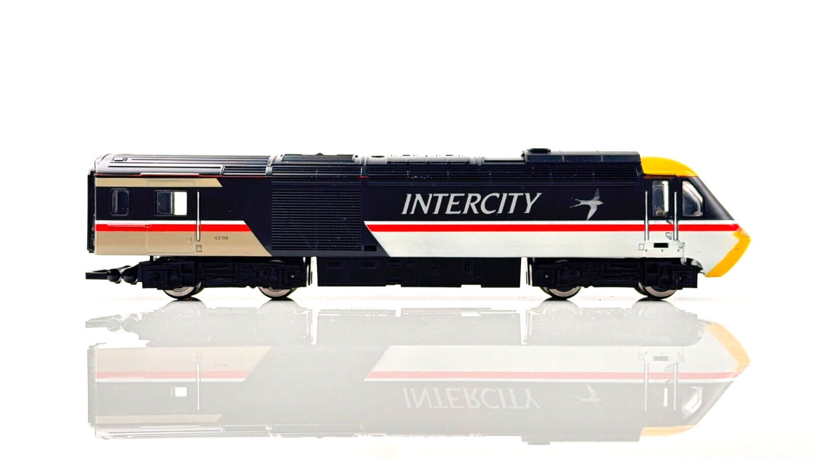 HORNBY 00 GAUGE - INTERCITY SWALLOW HST POWER/DUMMY 43066 43198 - UNBOXED