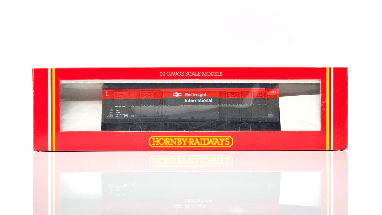 HORNBY 00 GAUGE - R027 - RAILFREIGHT RED GREY INTERNATIONAL VIX VAN - BOXED