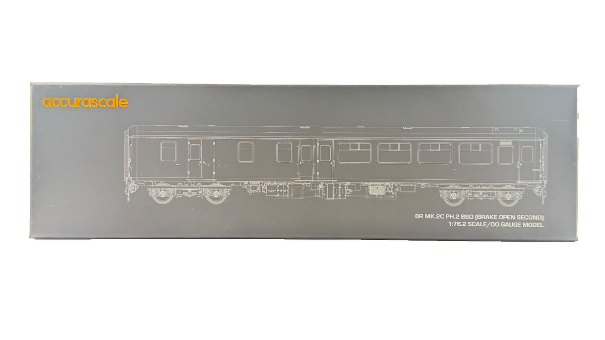 ACCURASCALE OO GAUGE - ACC2702 - BR MK2C BSO BRAKE OPEN SECOND REGIONAL RAILWAYS