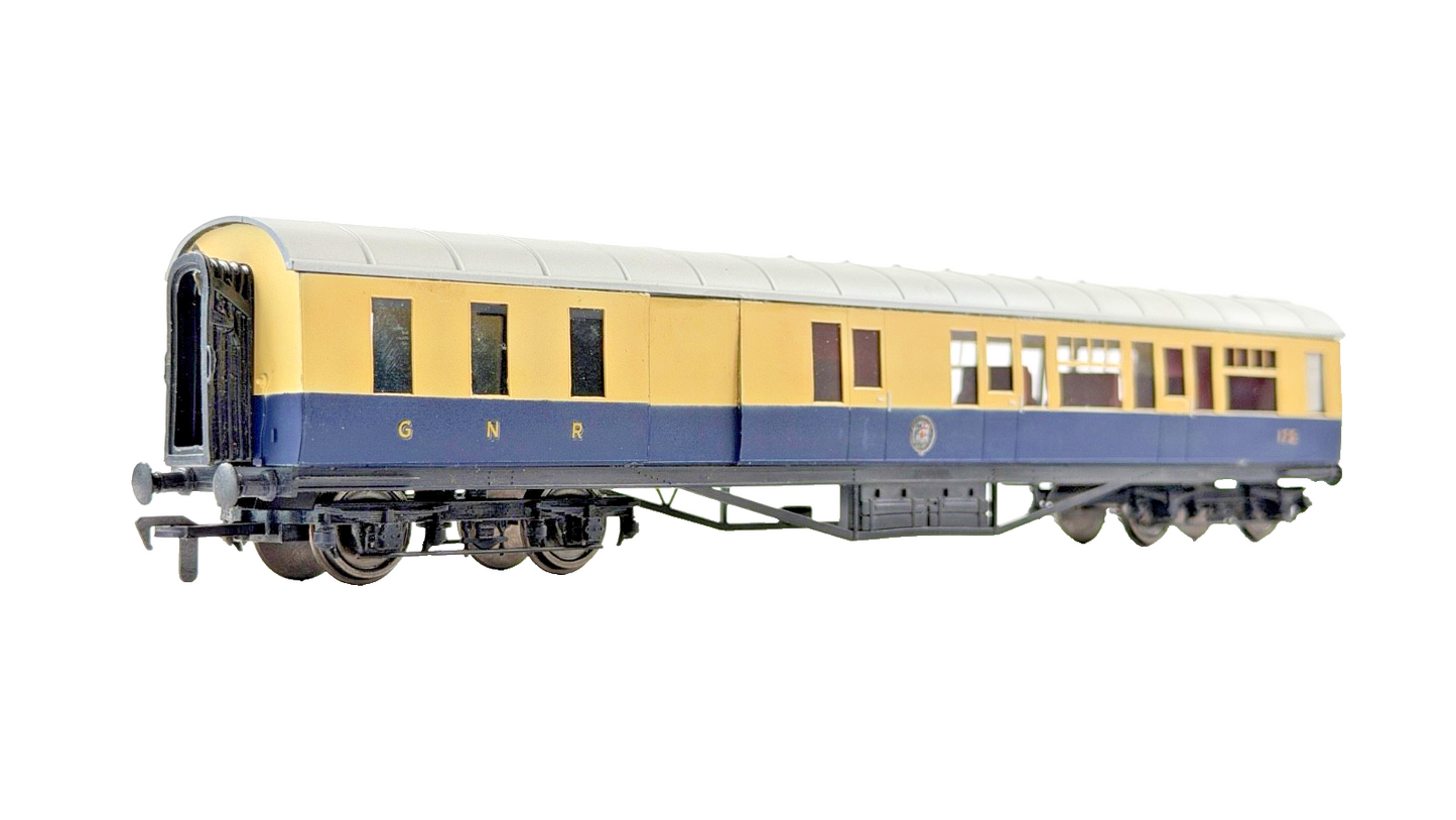 SILVER FOX MODELS OO GAUGE - GNRI NORTHERN IRISH RAIL CREAM/BLUE L14 COACH 175
