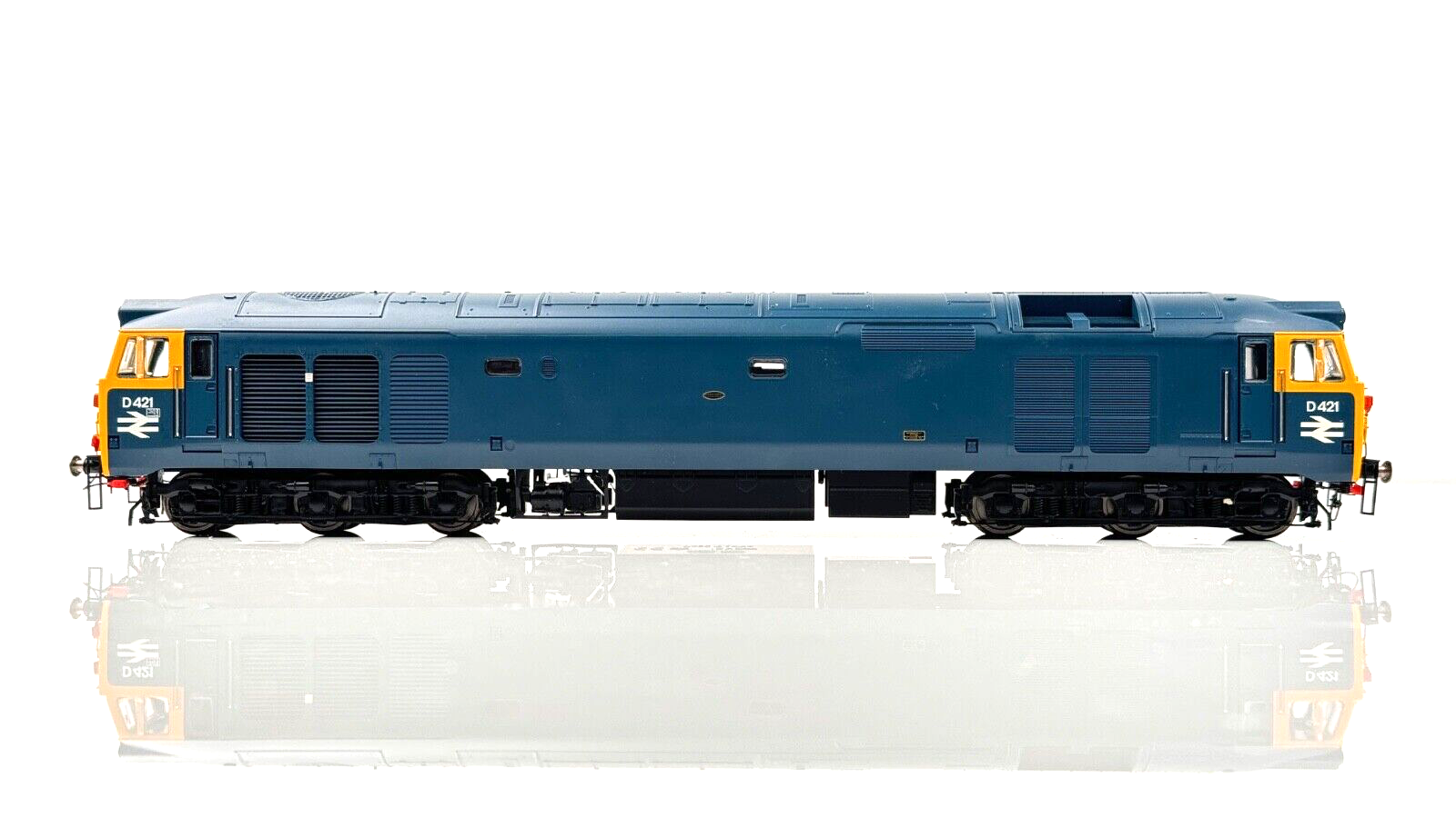 HORNBY 00 GAUGE - R2474 - CLASS 50 DIESEL LOCOMOTIVE BR BLUE 'D421' BOXED (2)