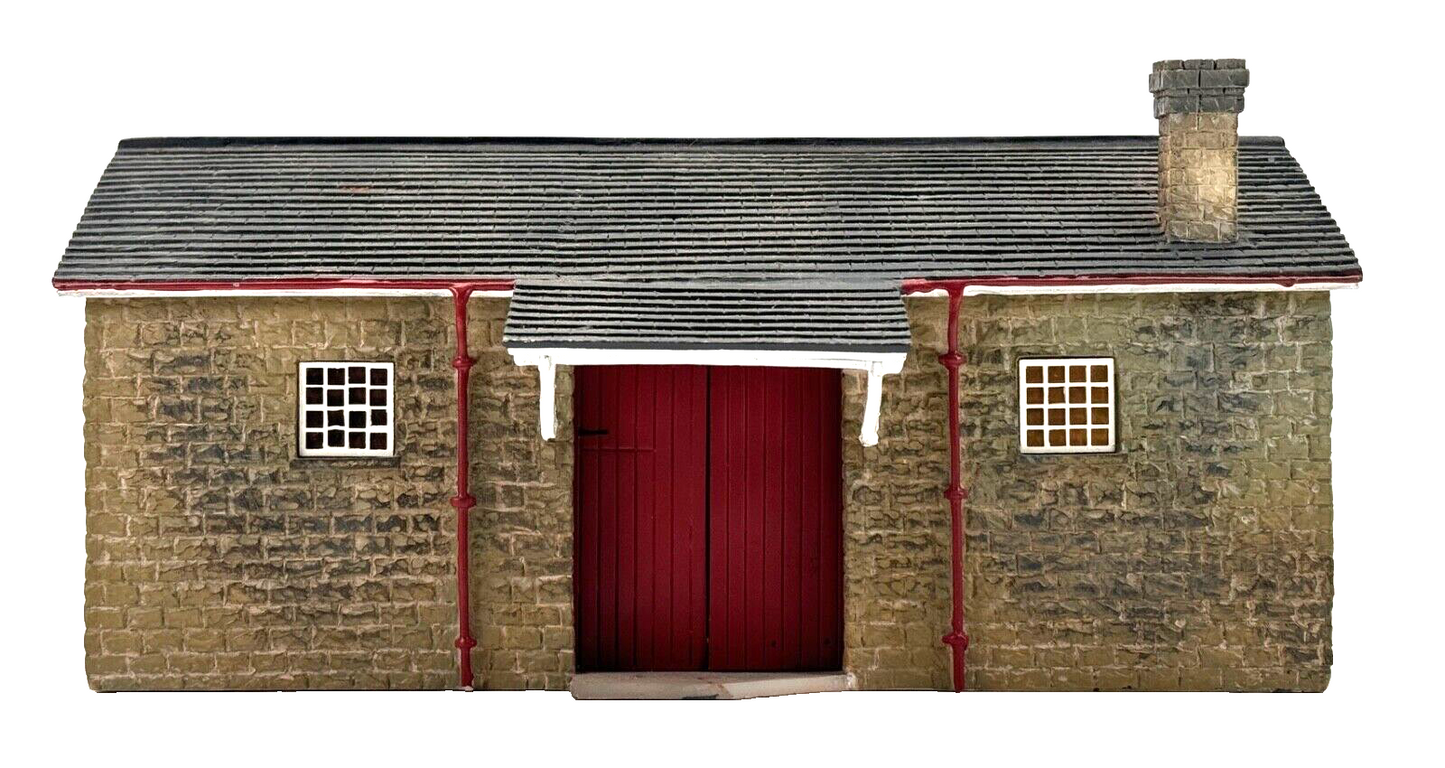 HORNBY 00 GAUGE SKALEDALE - R8635 - STONE GOODS SHED WITH DOORS - UNBOXED