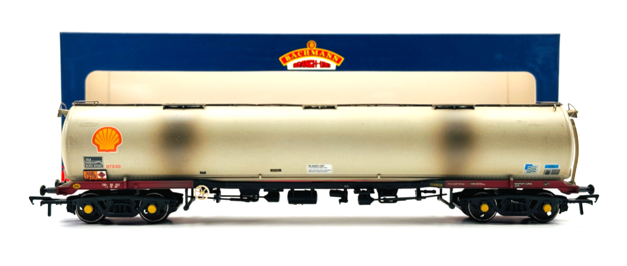 BACHMANN 00 GAUGE - 38-118 - 100 TON TEA BOGIE TANK WAGON BR PETROLEUM - BOXED