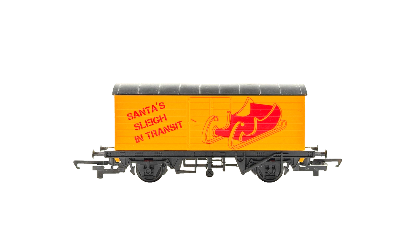 HORNBY OO GAUGE SANTA EXPRESS LOCOMOTIVE WITH NORTH POLE & SANTA'S SLEIGH WAGONS