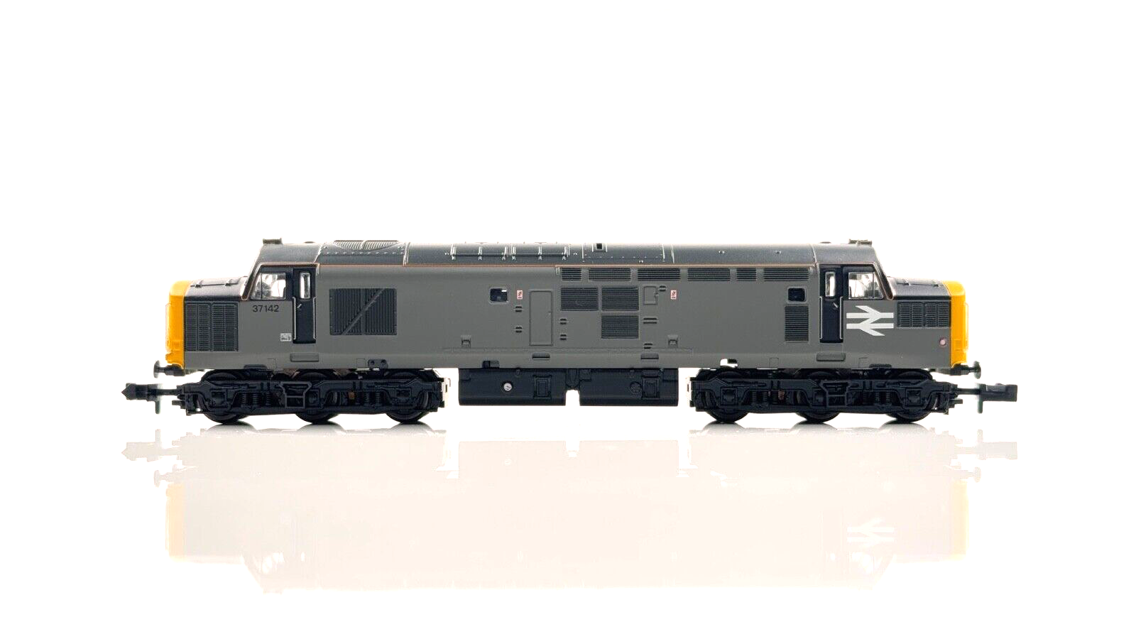 GRAHAM FARISH N GAUGE - 371-466DB - CLASS 37/0 37142 BR ENGINEERS GREY - BOXED