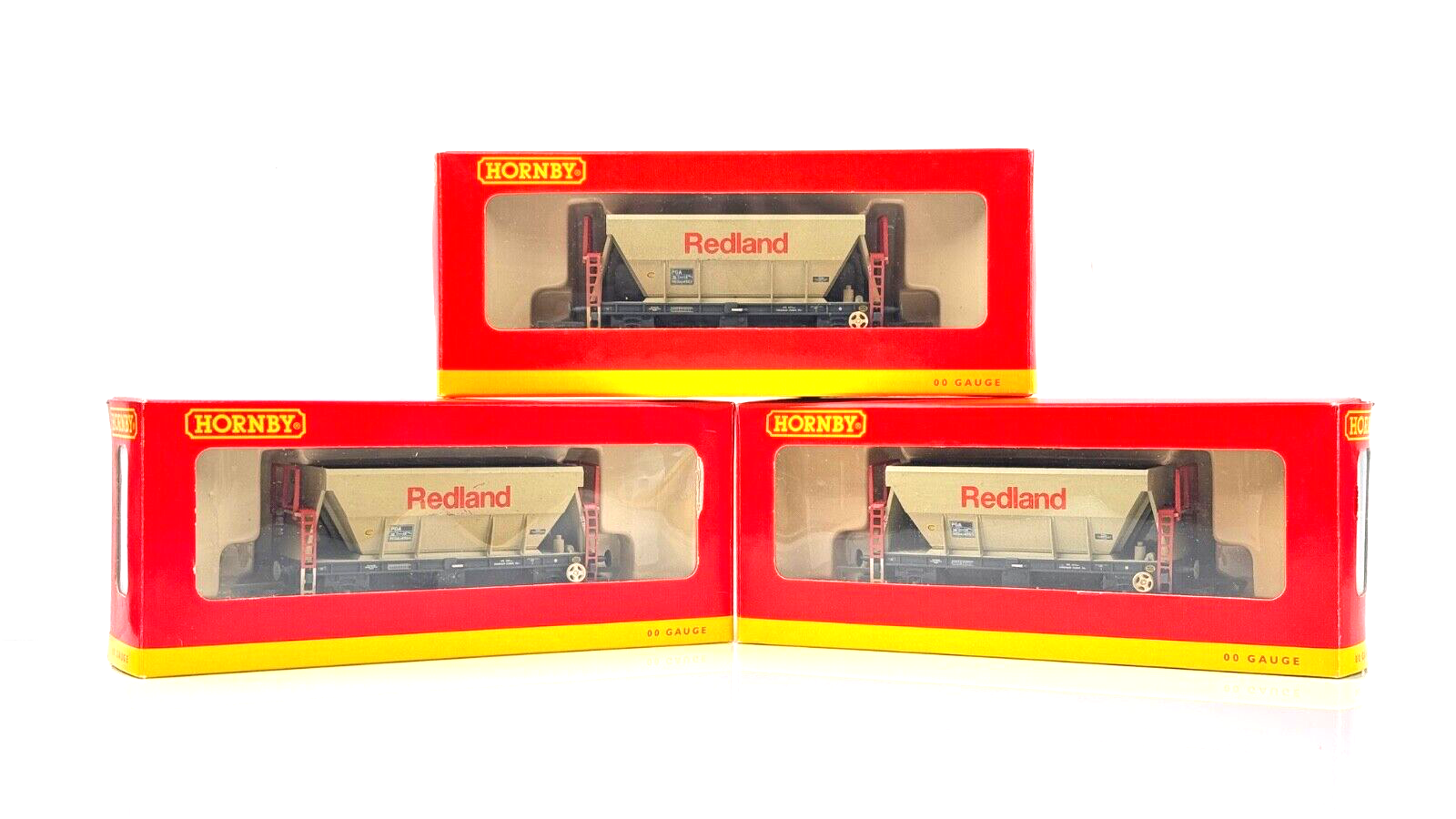 HORNBY 00 GAUGE - R6254 - 3 X PROCOR HOPPERS 'REDLAND' WEATHERED - BOXED