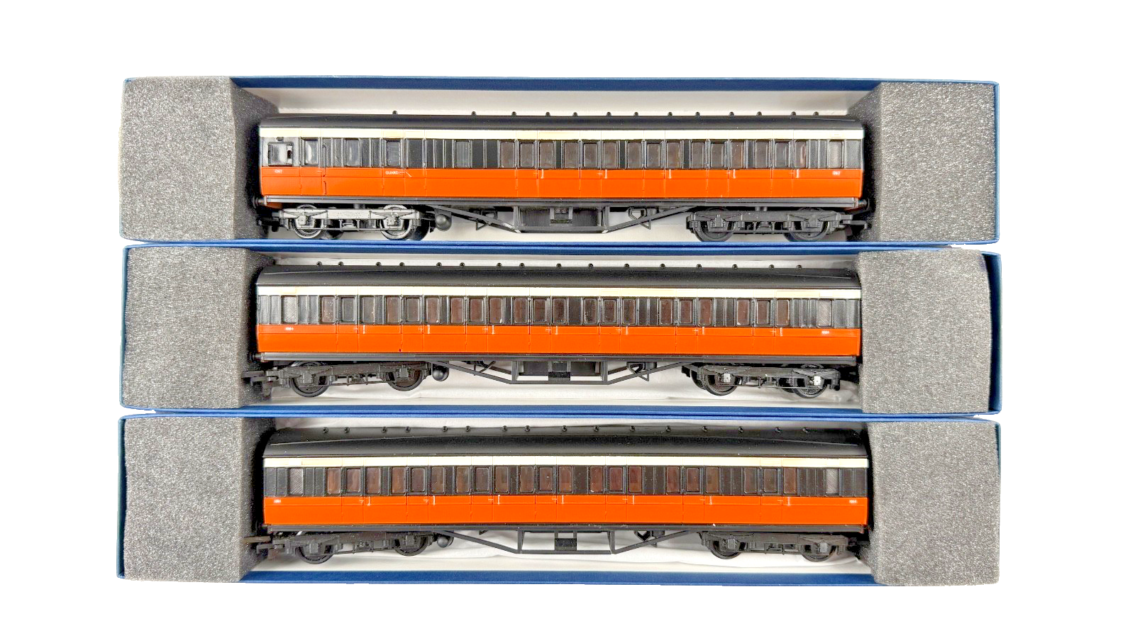 SILVER FOX MODELS OO GAUGE - CIE IRISH RAIL ORANGE & BLACK CORRIDOR COACH TRIPLE