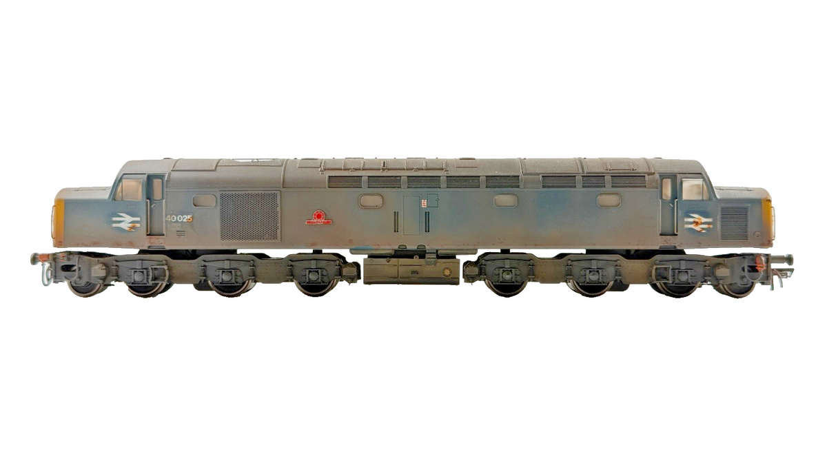 BACHMANN OO GAUGE - CLASS 40 DIESEL 40025 BR BLUE LUSITANIA DCC SOUND WEATHERED