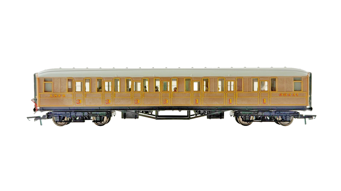 HORNBY OO GAUGE - RAKE OF 4 LNER TEAK GRESLEY PASSENGER COACHES UNBOXED