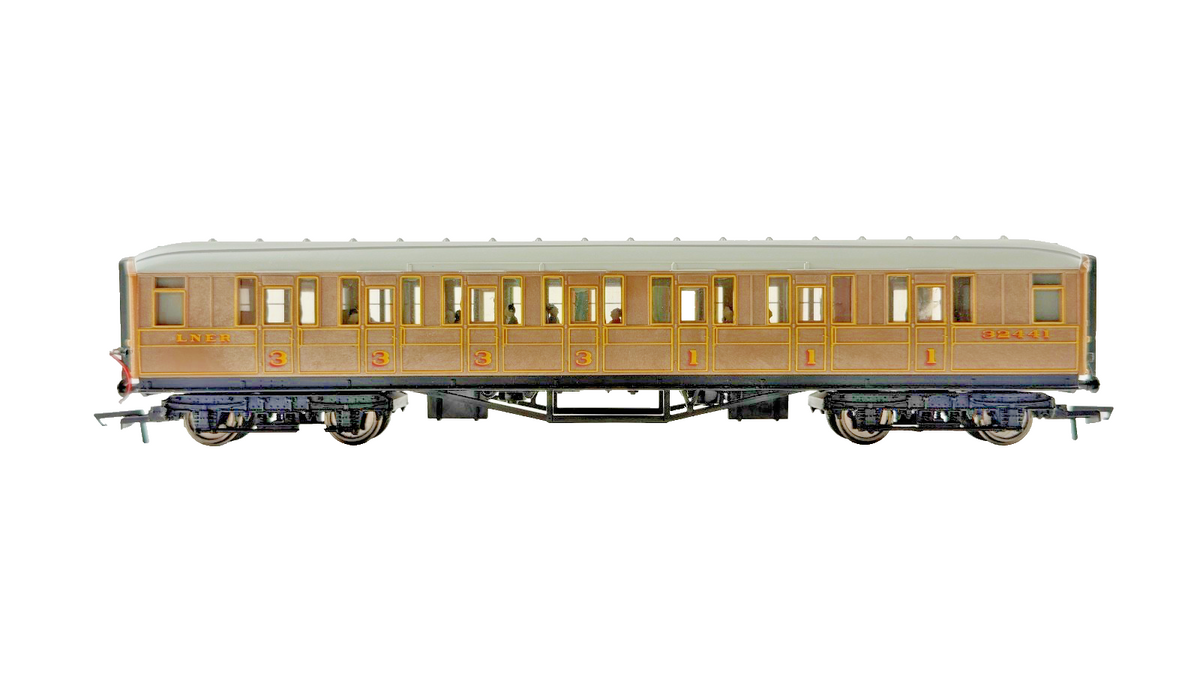 HORNBY OO GAUGE - RAKE OF 4 LNER TEAK GRESLEY PASSENGER COACHES UNBOXED
