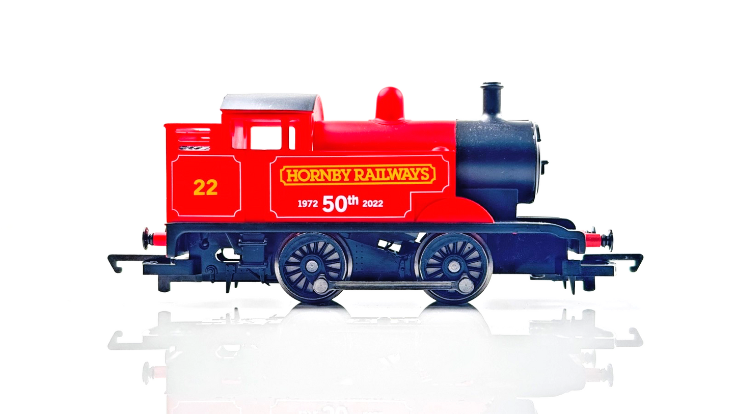 HORNBY 00 GAUGE - R30202 - TRIANG RAILWAYS 70TH ANNIVERSARY 0-4-0 ENGINE - NEW