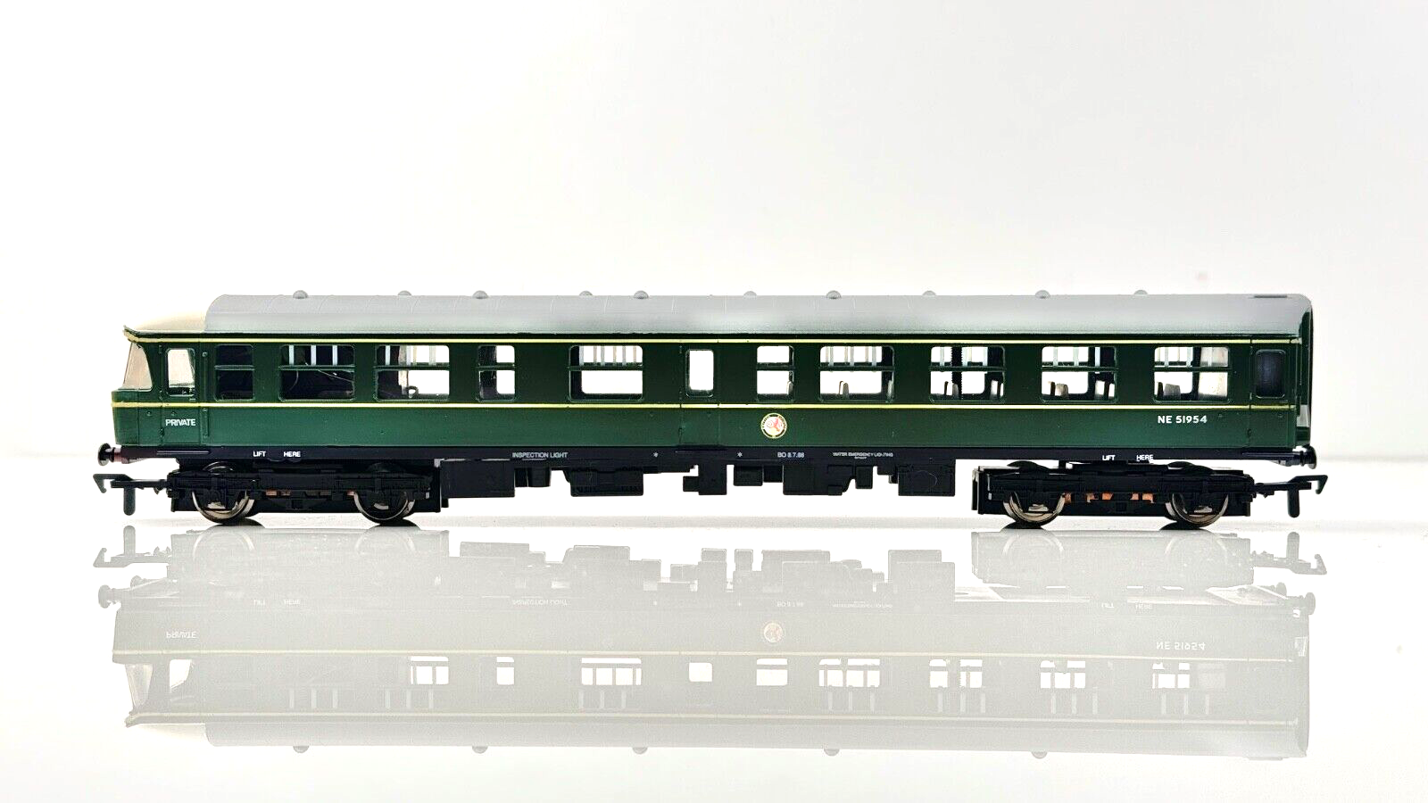 DAPOL 00 GAUGE - D105 - CLASS 124 DMU 2 CAR TRANSPENNINE BR GREEN - BOXED