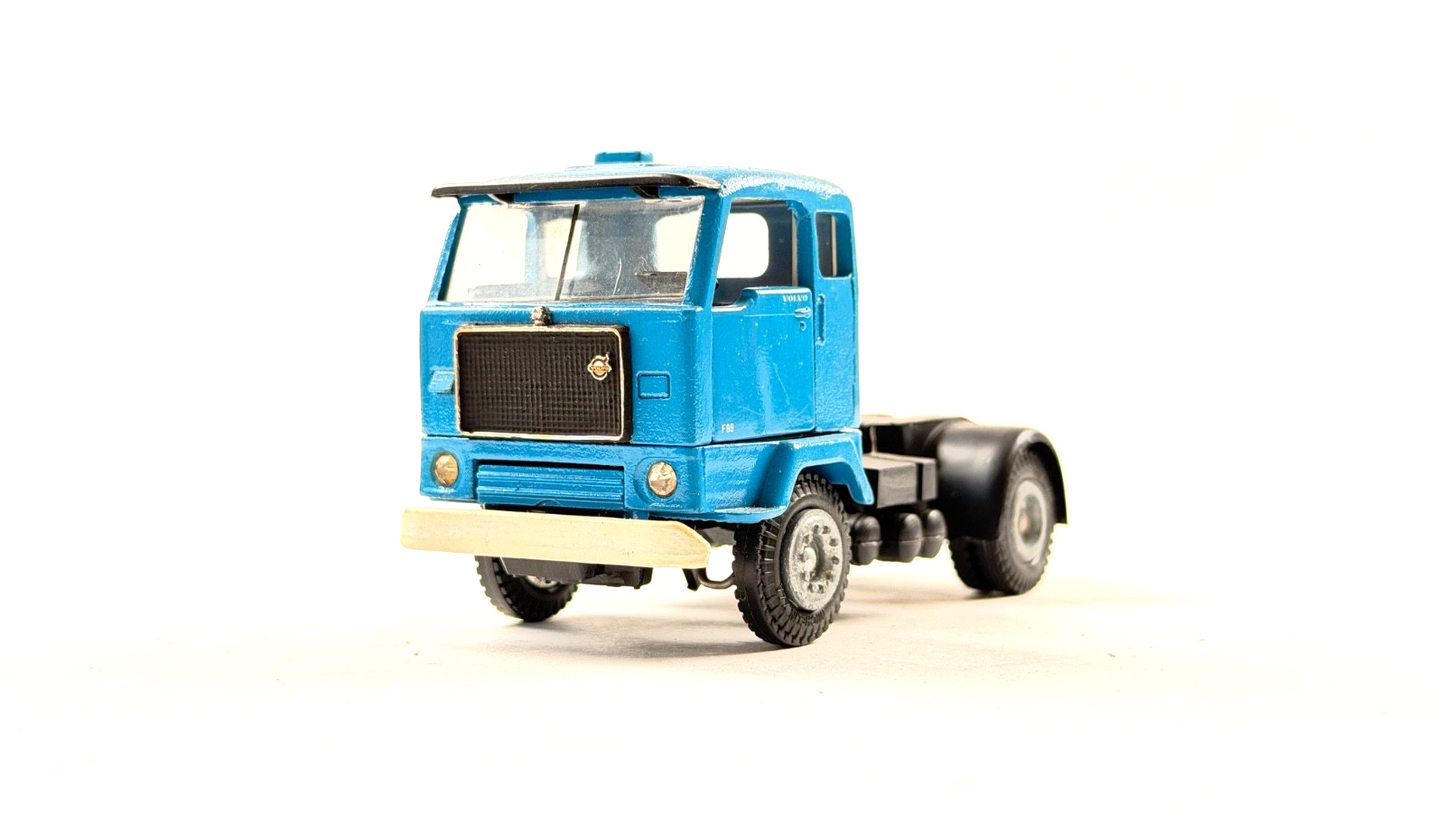 TEKNO 1/50 SCALE REPAINTED? BLUE VOLVO F88 4X2 TRACTOR UNIT UNBOXED