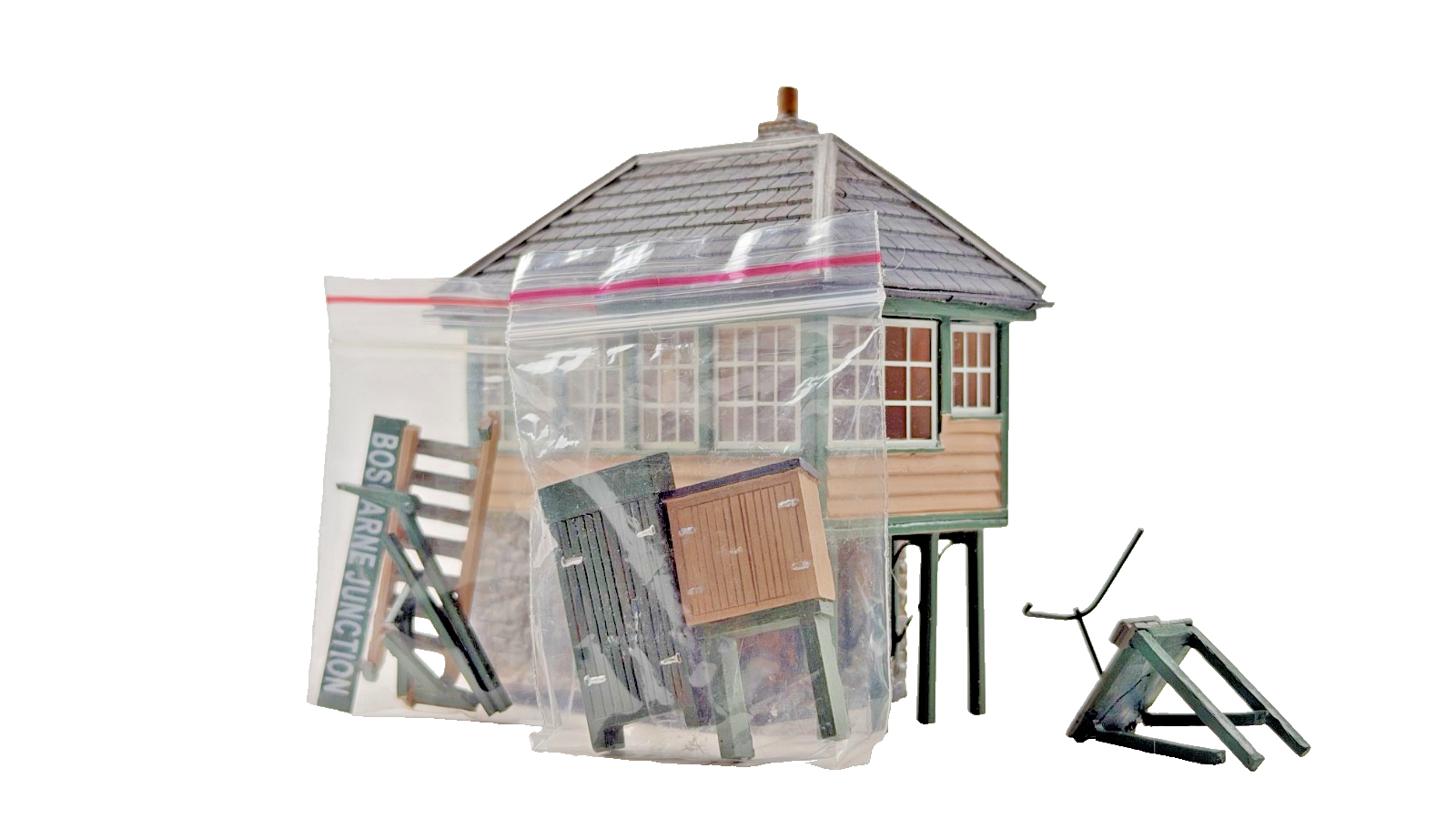 BACHMANN SCENECRAFT OO GAUGE - 44-011Z - LSWR TYPE 3 SIGNAL BOX - (NEEDS REPAIR)