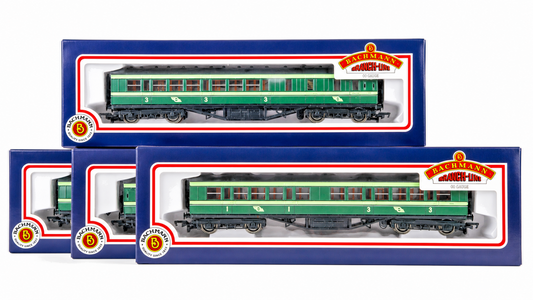 BACHMANN/MURPHY OO GAUGE - CIE IRISH GREEN 57FT CORRIDOR 1ST/3RD COACHES X 4