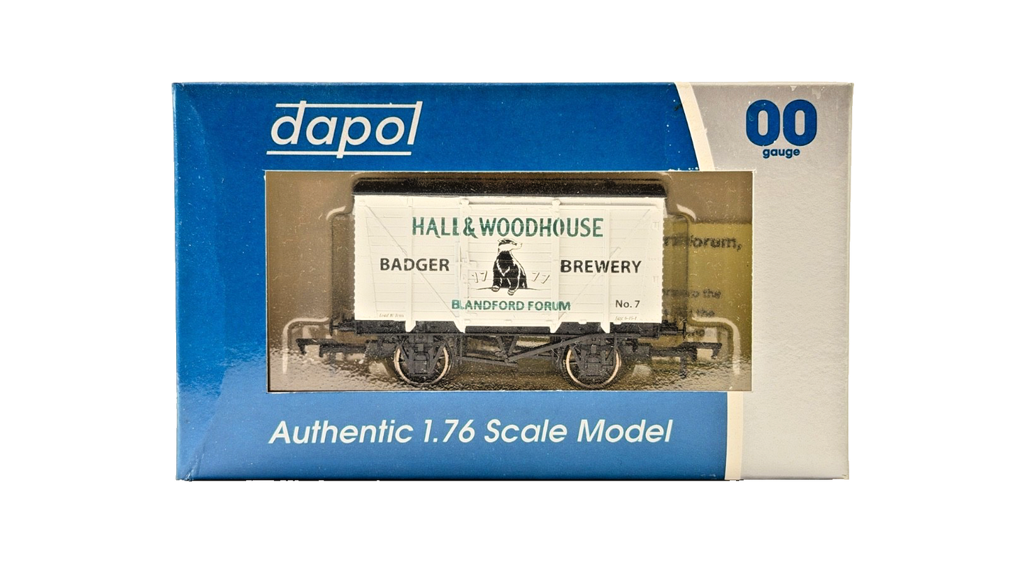 DAPOL 00 GAUGE - HALL WOODHOUSE BADGER BREWERY BLANDFORD FORUM (LIMITED EDITION)
