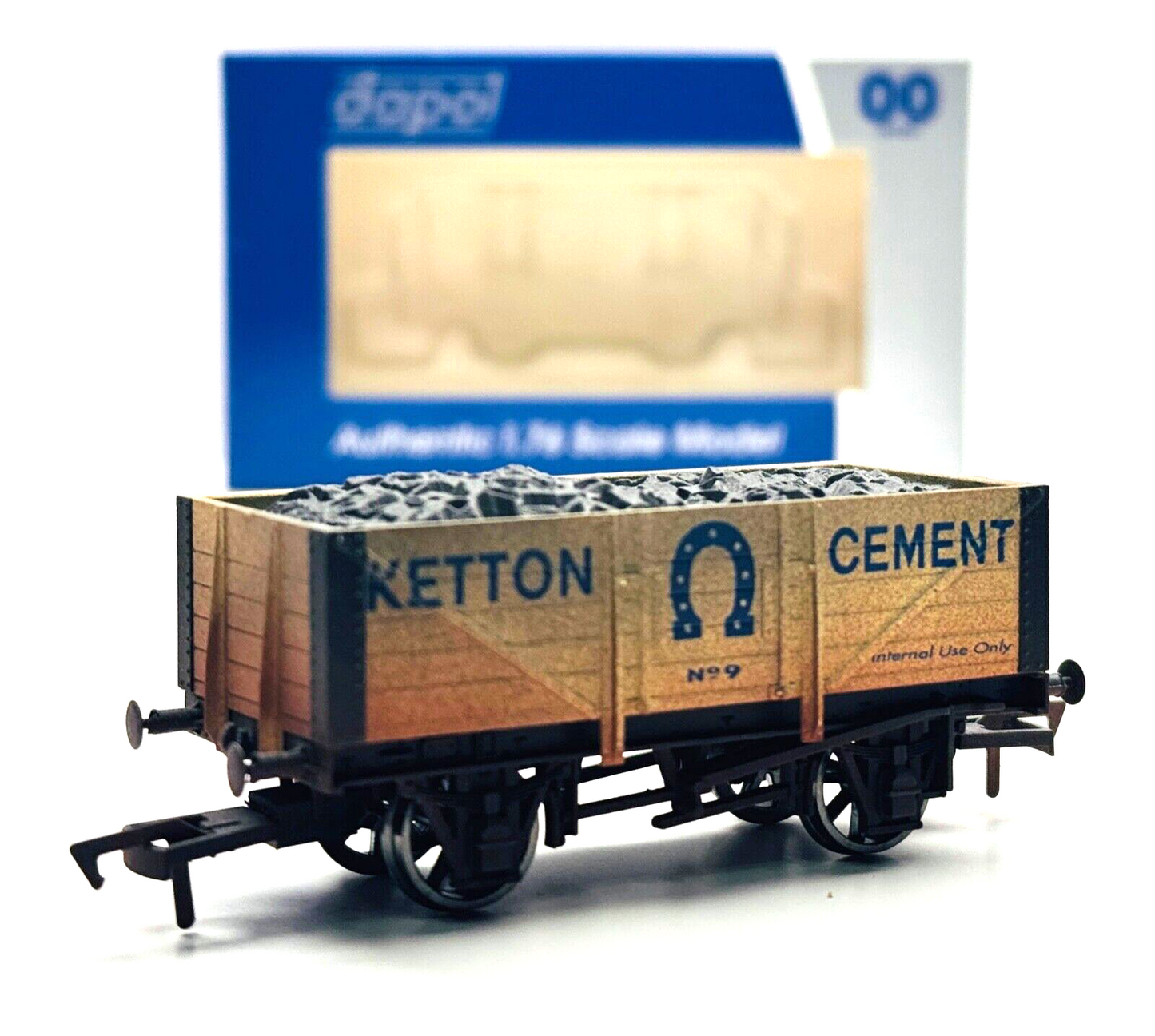 DAPOL 00 GAUGE - 4F-051-008 - 5 PLANK WAGON 'KETTON CEMENT' WEATHERED NO.9 BOXED