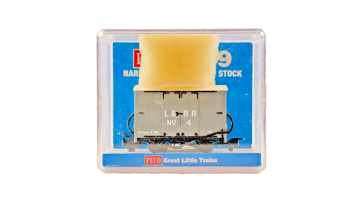 PECO OO9 SCALE - GR-220C - BOX VAN WAGON L&B LYNTON BARNSTAPLE LIVERY NO.4