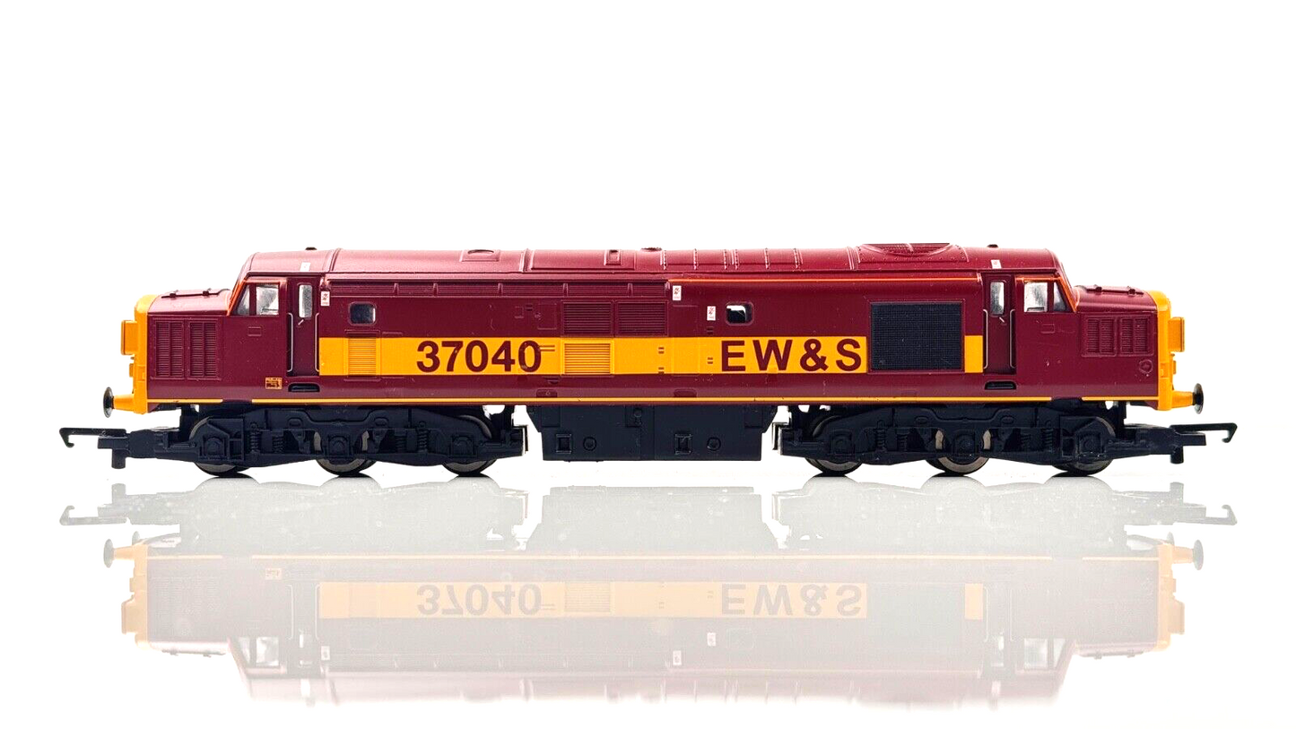 HORNBY 00 GAUGE - CLASS 37 DIESEL 37040 EWS EW&S GOLD/MAROON - UNBOXED