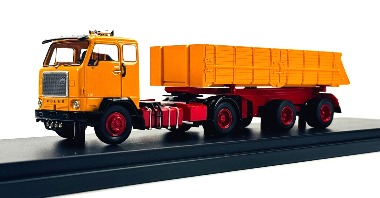 GOLDEN OLDIES 1/50 - VOLVO F88 YELLOW/RED 2 AXLE TIPPER LORRY - BOXED