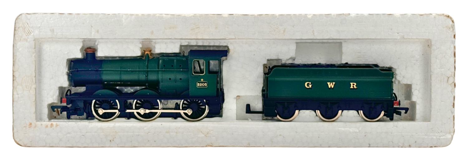 MAINLINE 00 GAUGE - 37-058 - GWR GREEN 0-6-0 COLLETT LOCOMOTIVE 3205 PART BOXED